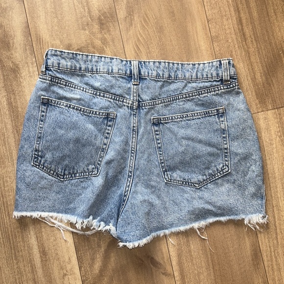 H&M Divided Distressed Jean shorts - Picture 2 of 3